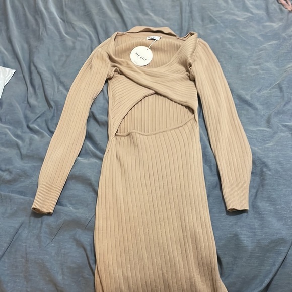 Long beige dress - Picture 2 of 5